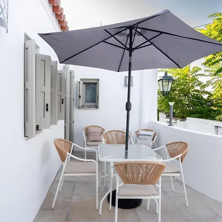 Villa Hermes In Anafiotika ! Athens